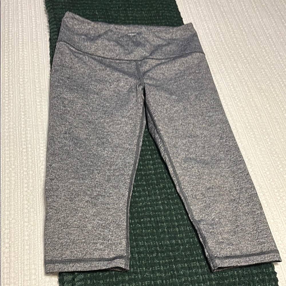 Victoria Secret Sport gray capri leggings